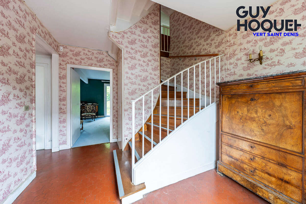 Maison à VERT-SAINT-DENIS