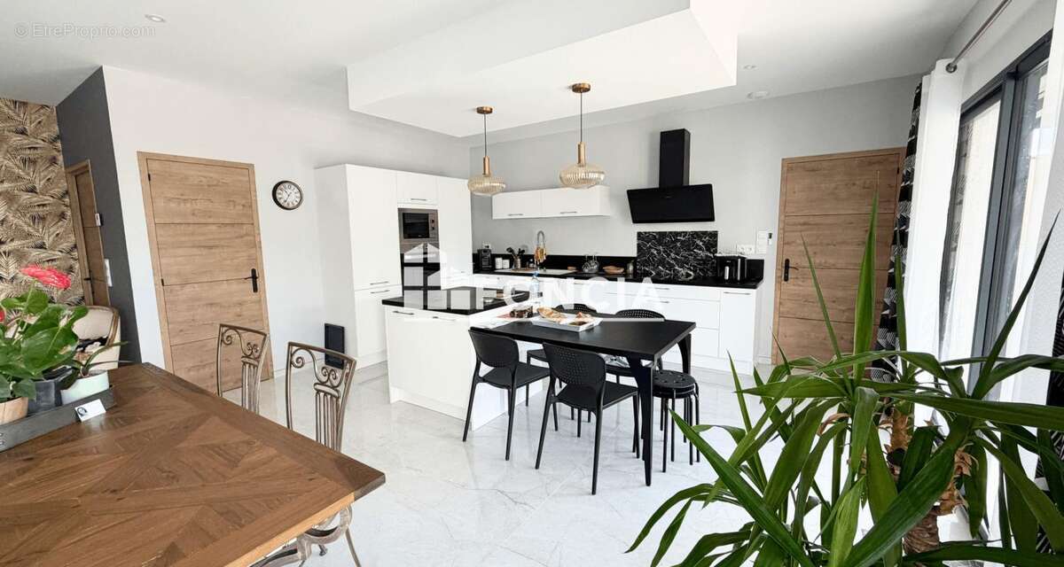 Maison à LEZIGNAN-CORBIERES