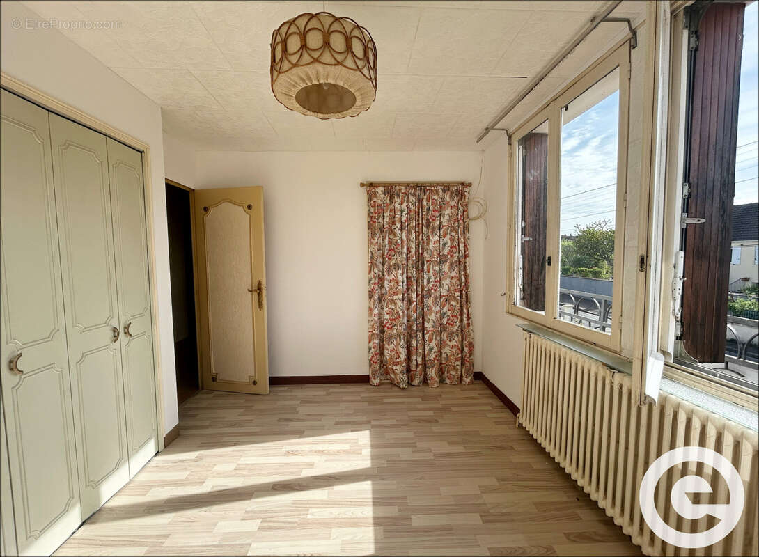 Maison divisée en 2 appartements T3   156m2 -  Saint-Clément - photo 14