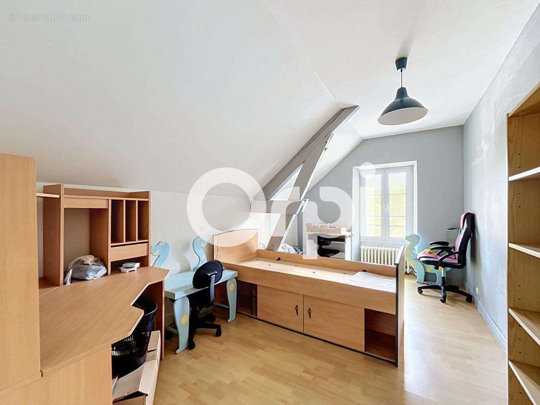 Maison en pierre de caractère 219m2 – Saint-Pantaléon-de-Larche - photo 16