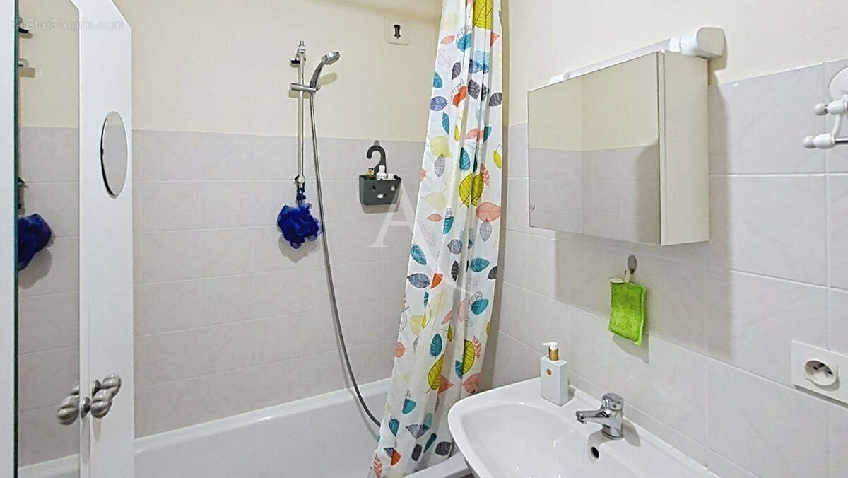 Appartement traversant avec ascenseur - Dernier étage - Angers (Saint-Lazare / Place Bichon) - photo 8