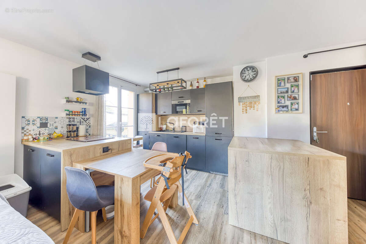 Appartement à CHEVRY-COSSIGNY