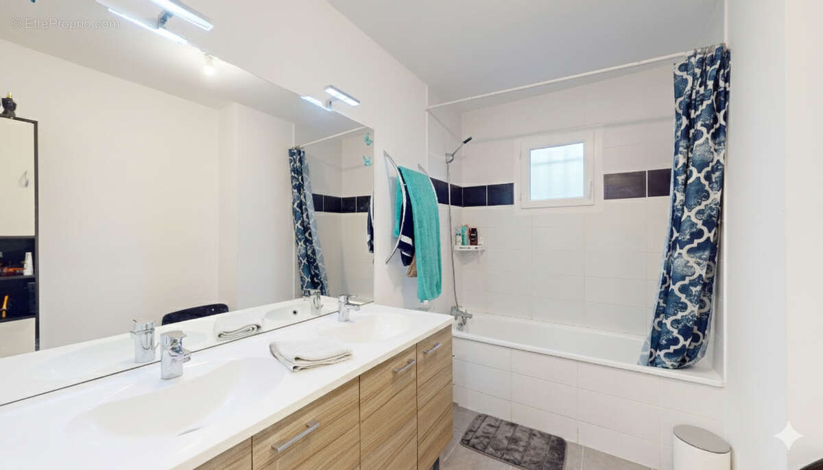 Maison à LA SALVETAT-SAINT-GILLES