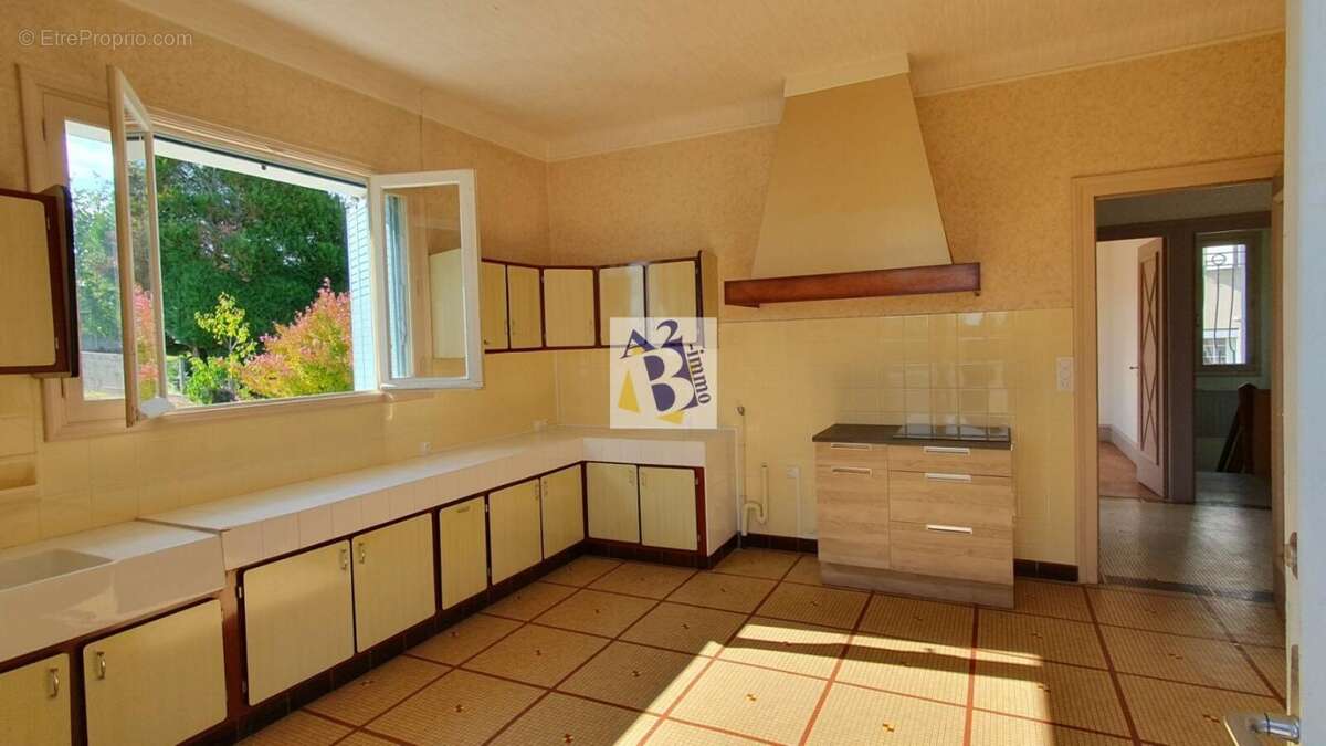 Maison à MAGNAC-SUR-TOUVRE