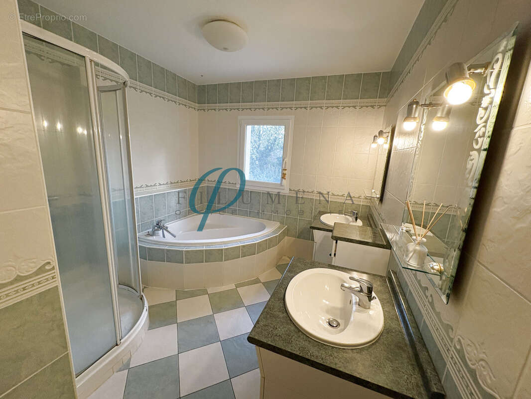 Maison de 192 m2, chaleureuse avec 5 chambres et superbe jardin arboré sur Nort sur Erdre en classe C. - photo 11