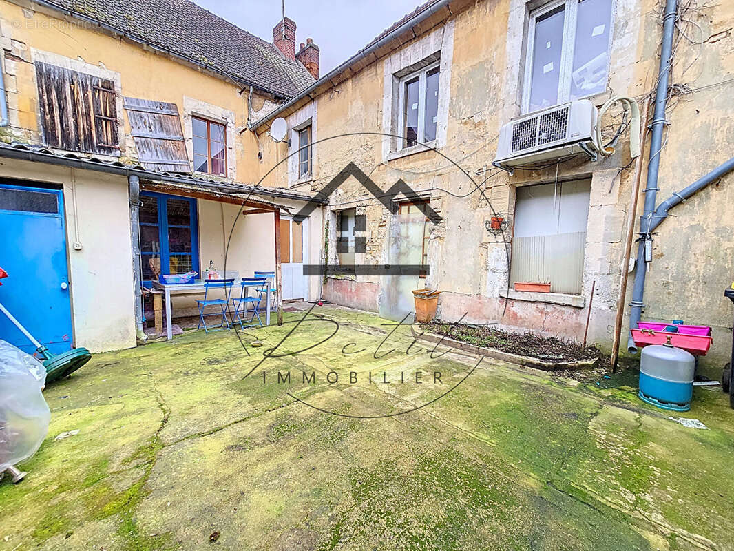 Appartement à MOUY