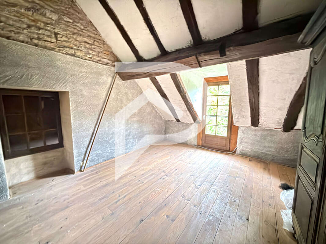 Maison en pierres sans aucun voisin - photo 9