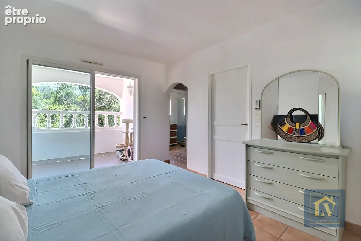 A vendre villa provençale avec garage et dépendance, grand jardin et piscine - photo 12
