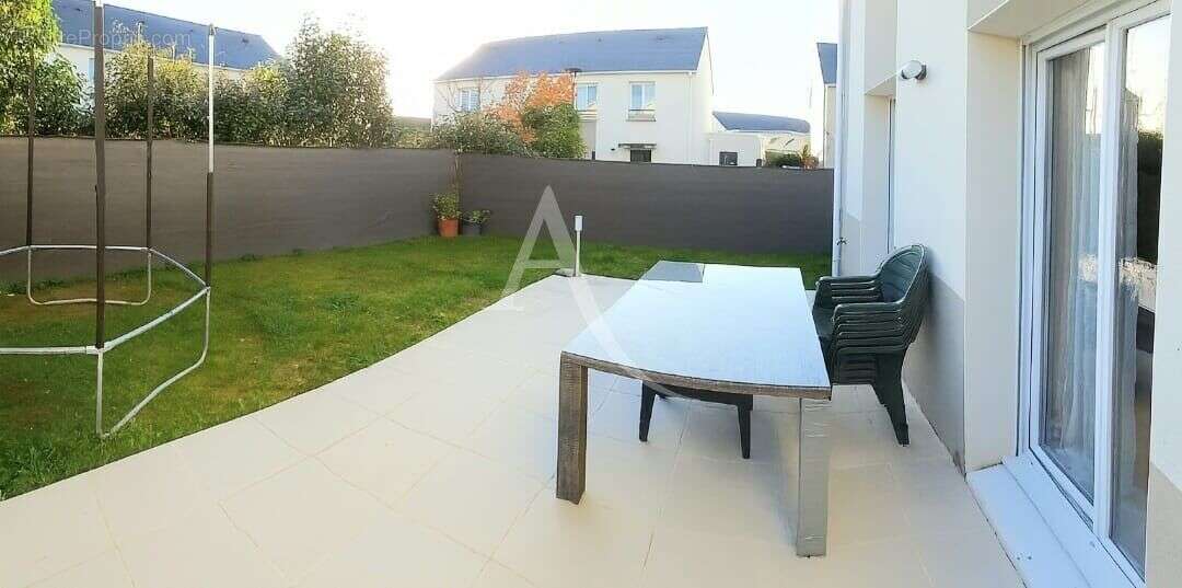 Maison à SAINT-ETIENNE-DE-MONTLUC