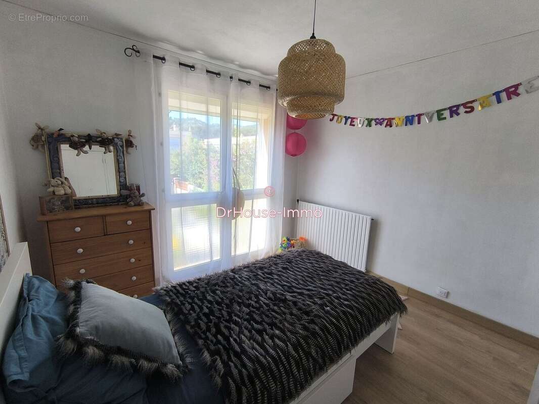 Maison 92 m² à Aubagne  - photo 6