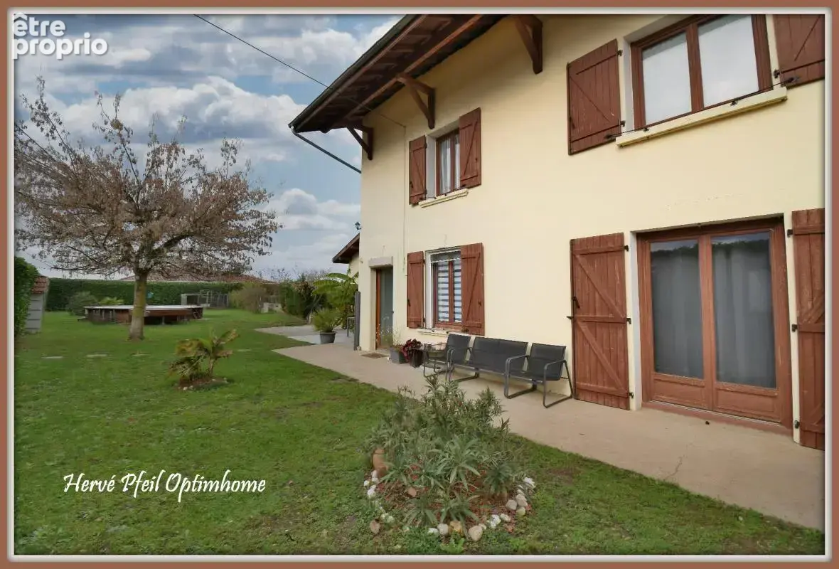 Une maison familiale avec cachet et prestations rénovées-5 pièces ; 135m² sur 1000m² de terrain - photo 3