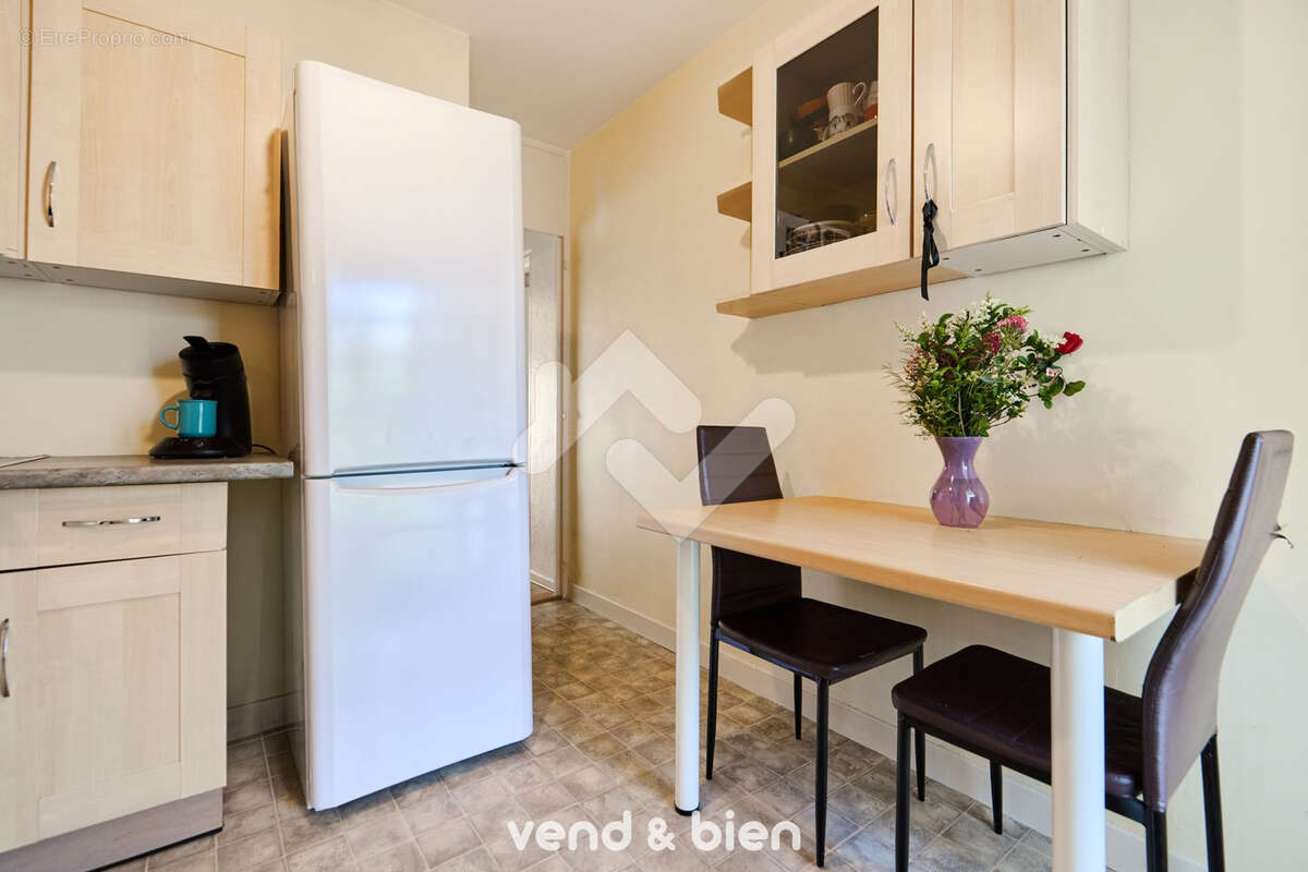 Appartement T4 de 75 m2 avec loggia et cave - photo 4