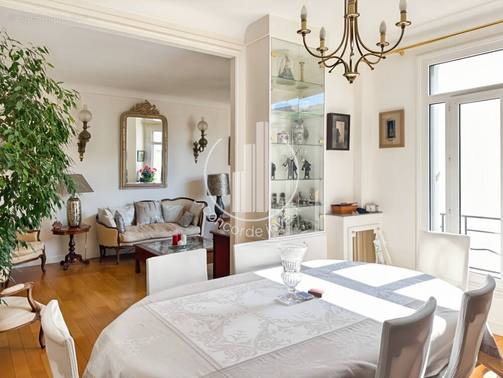 Appartement à NEUILLY-SUR-SEINE