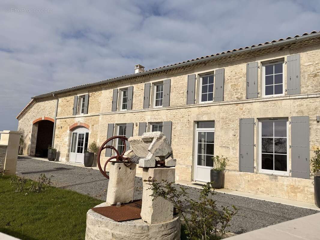 Maison à EPARGNES
