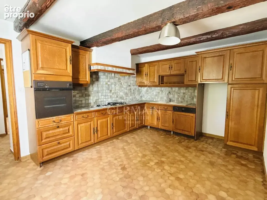 Le Thor, à vendre, mas à rafraîchir avec double garage et dépendance sur environ 1600 m² de terrain. - photo 11