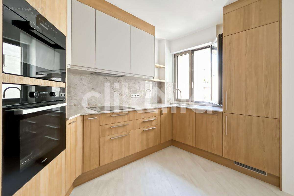 Appartement à PARIS-7E