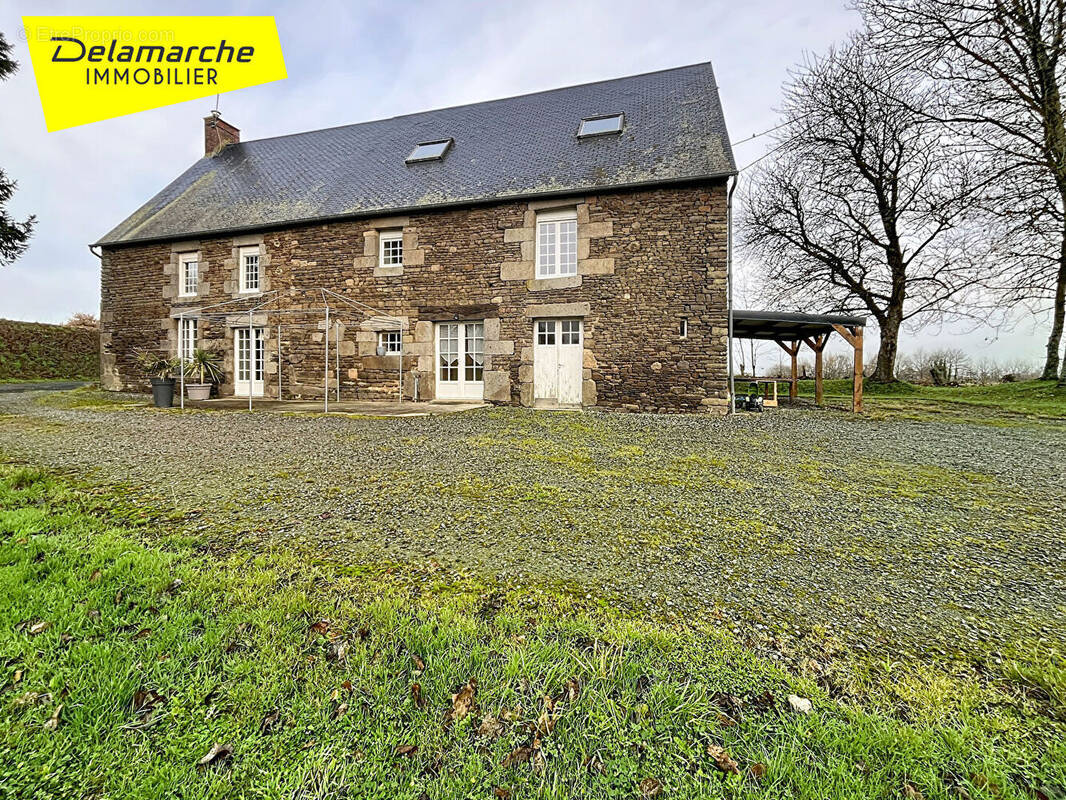 Maison à SAINT-AUBIN-DE-TERREGATTE