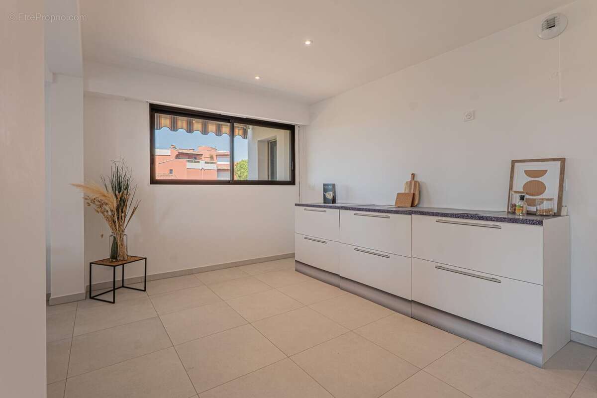 Appartement à SAINT-LAURENT-DU-VAR