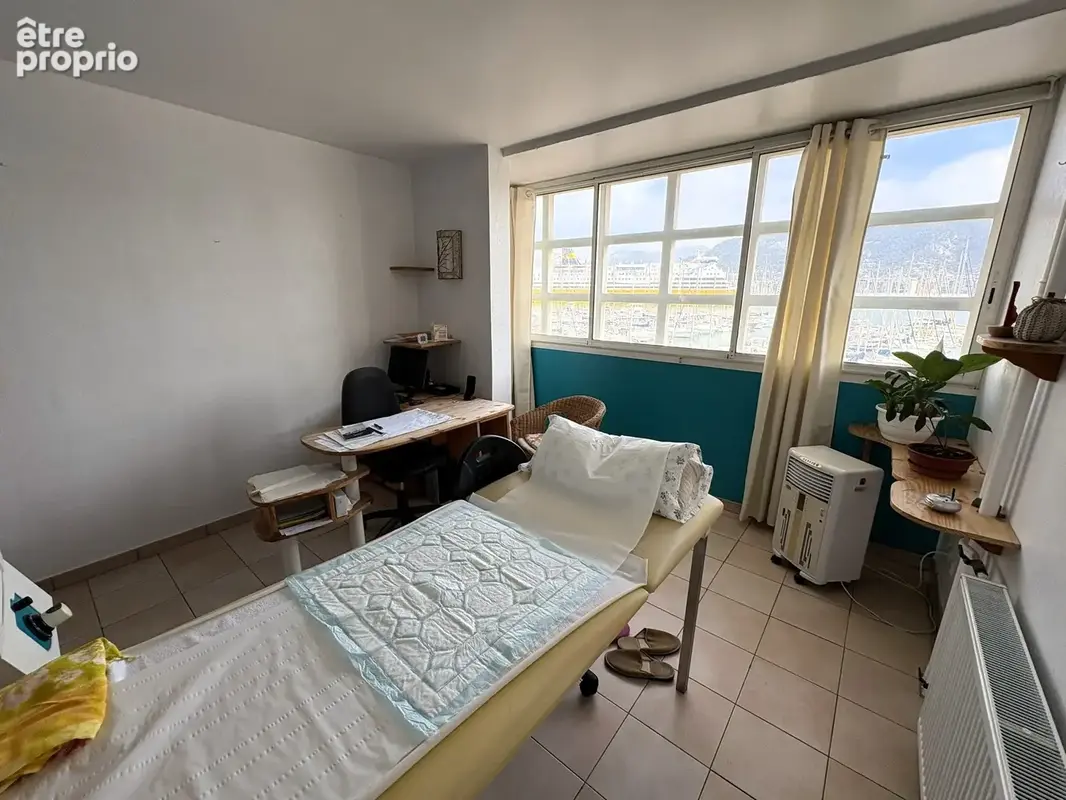 T2 44 m2, vue mer, ascenseur, parking, cave - Le Port Marchand - photo 1