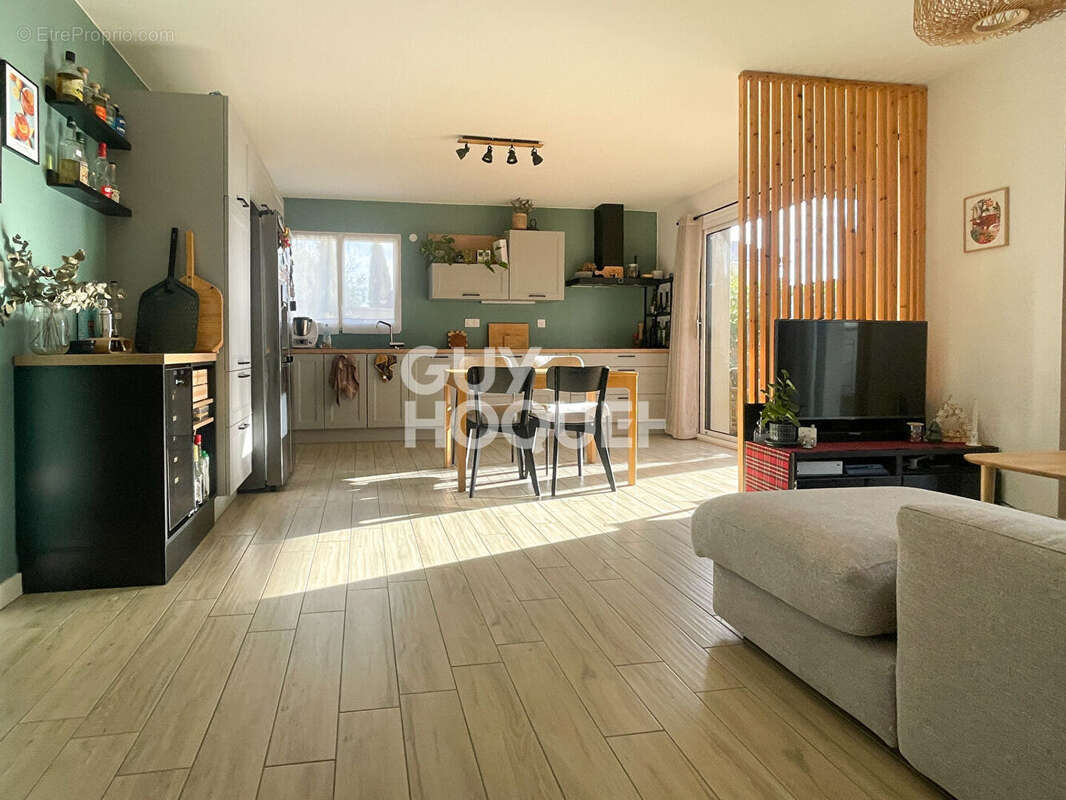 Appartement à LUZINAY