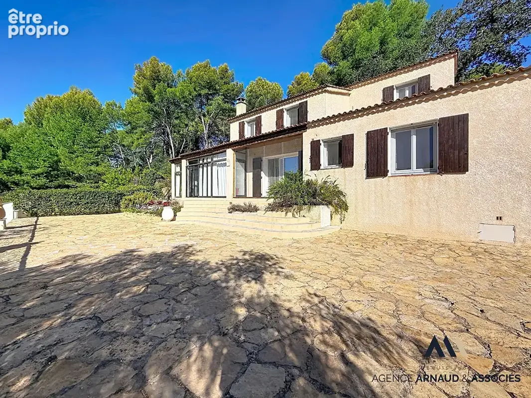 Propriété avec vue dégagée sur un terrain en restanques avec piscine et 2 logements indépendants - photo 17