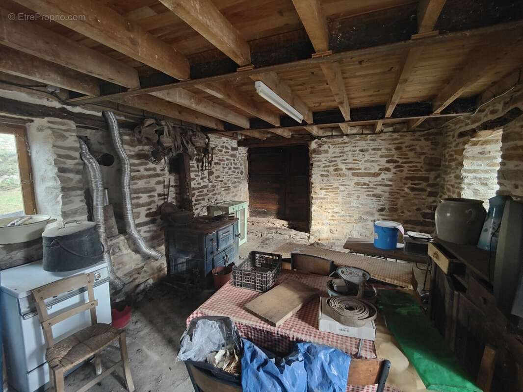 Charmante maison en pierres a renover avec dependances - photo 18