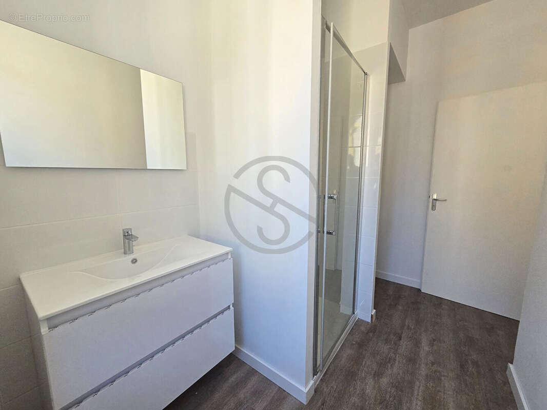 Superbe duplex rénové en plein coeur de Saint-Étienne-de-Saint-Geoirs - photo 7