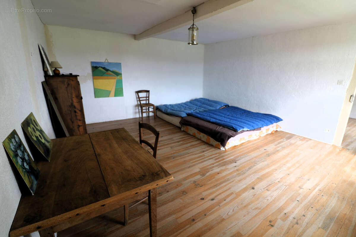 Maison à MONLEON-MAGNOAC