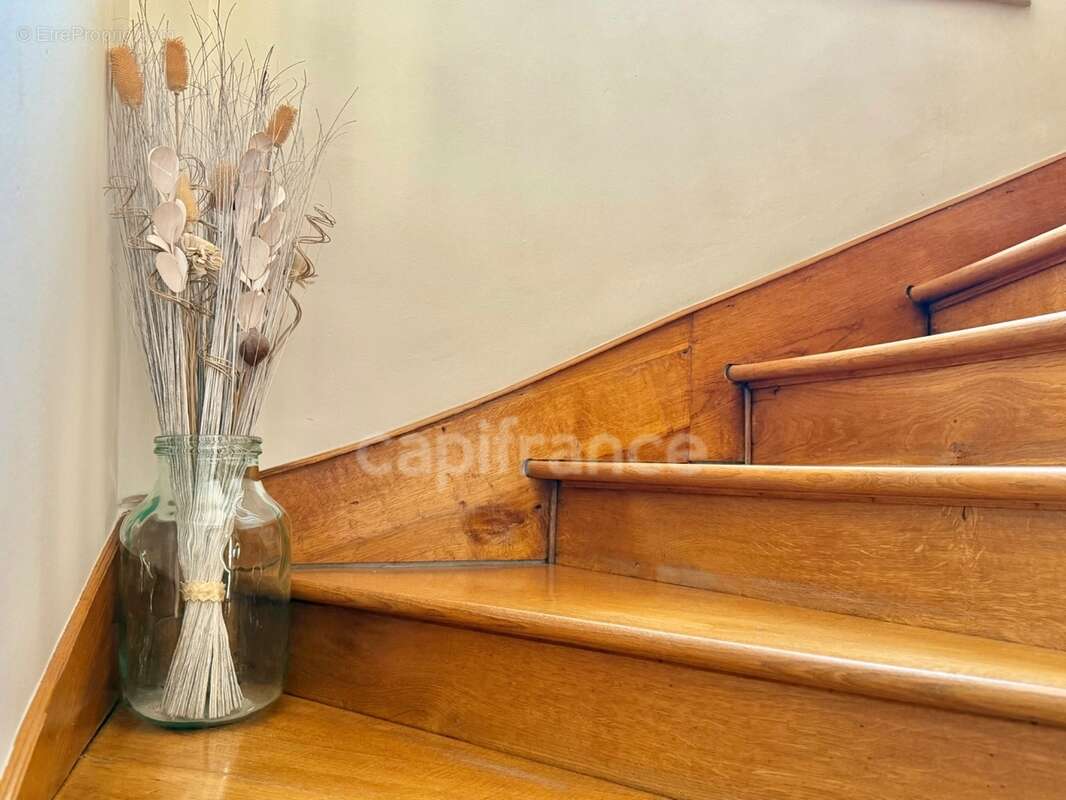 Ensemble immobilier : maison + appartement independant + garage de 135m2 + dependances et terrain clos – rare sur le secteur - photo 12