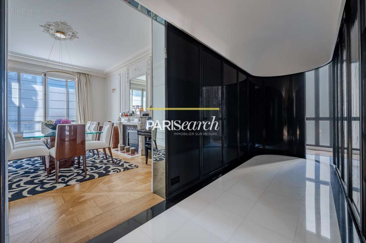 Appartement à PARIS-16E