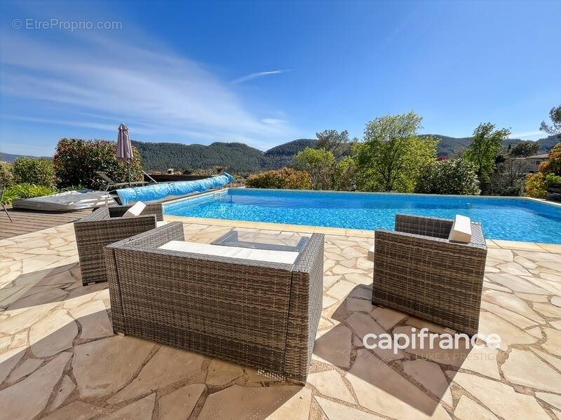 Maison à BAGNOLS-EN-FORET