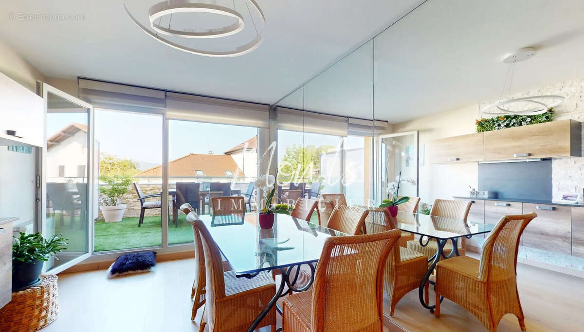 Appartement à VIRY