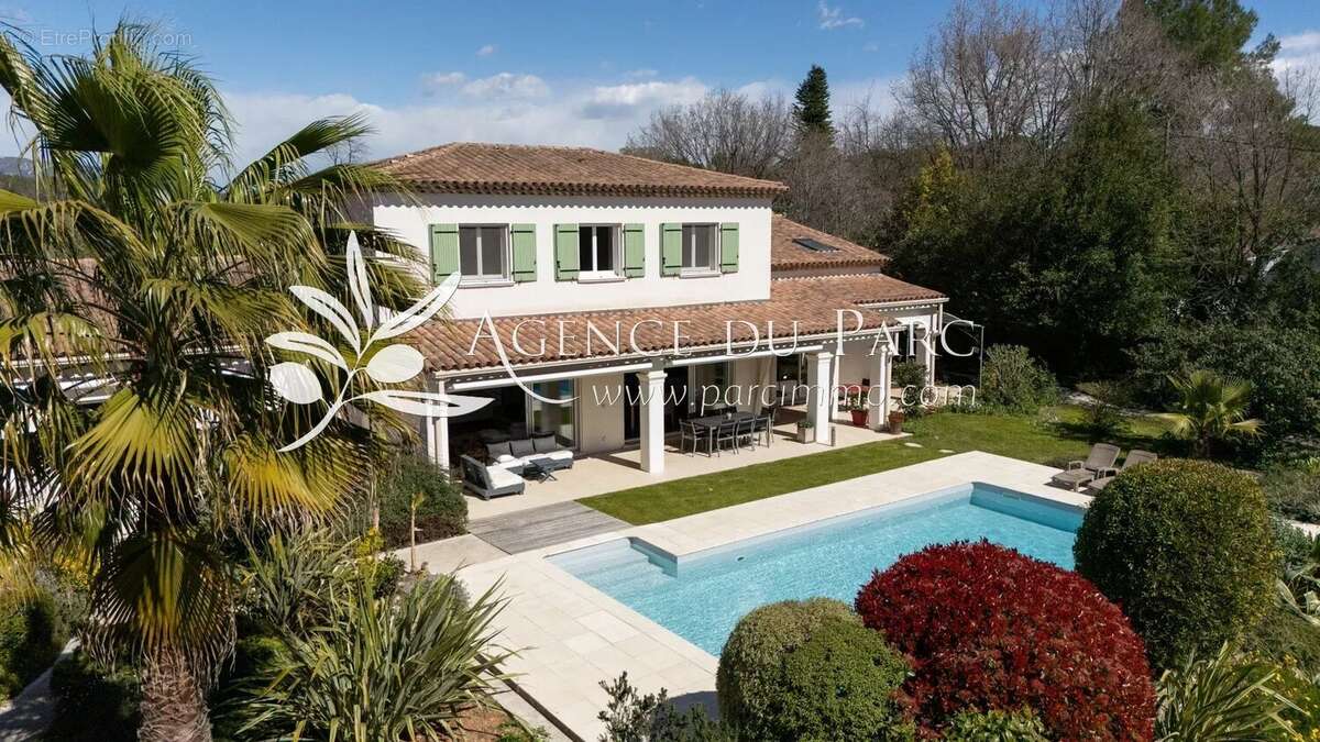 Maison à ROQUEFORT-LES-PINS