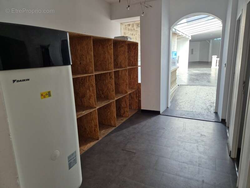 Local Commercial, 220 m2, face hôtel deVille - photo 5