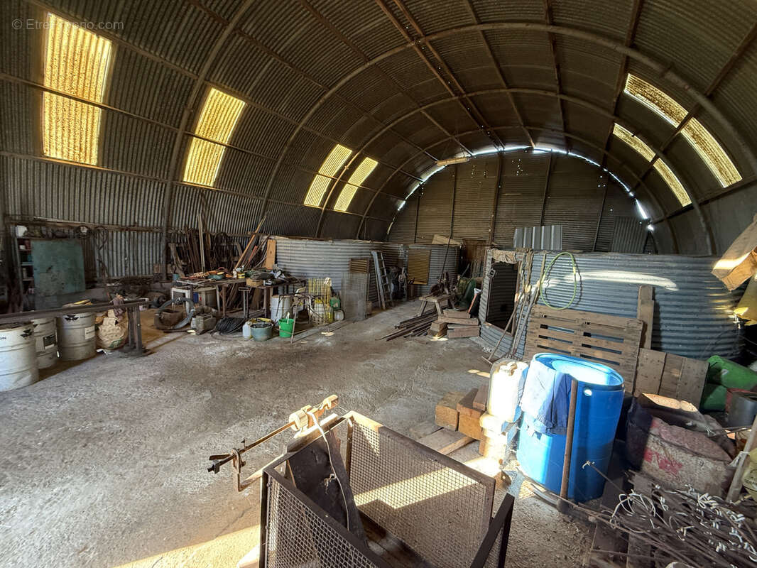 Autre à SAINT-VICTOR-ET-MELVIEU