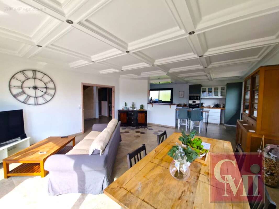 Maison à BRUYERES-LE-CHATEL