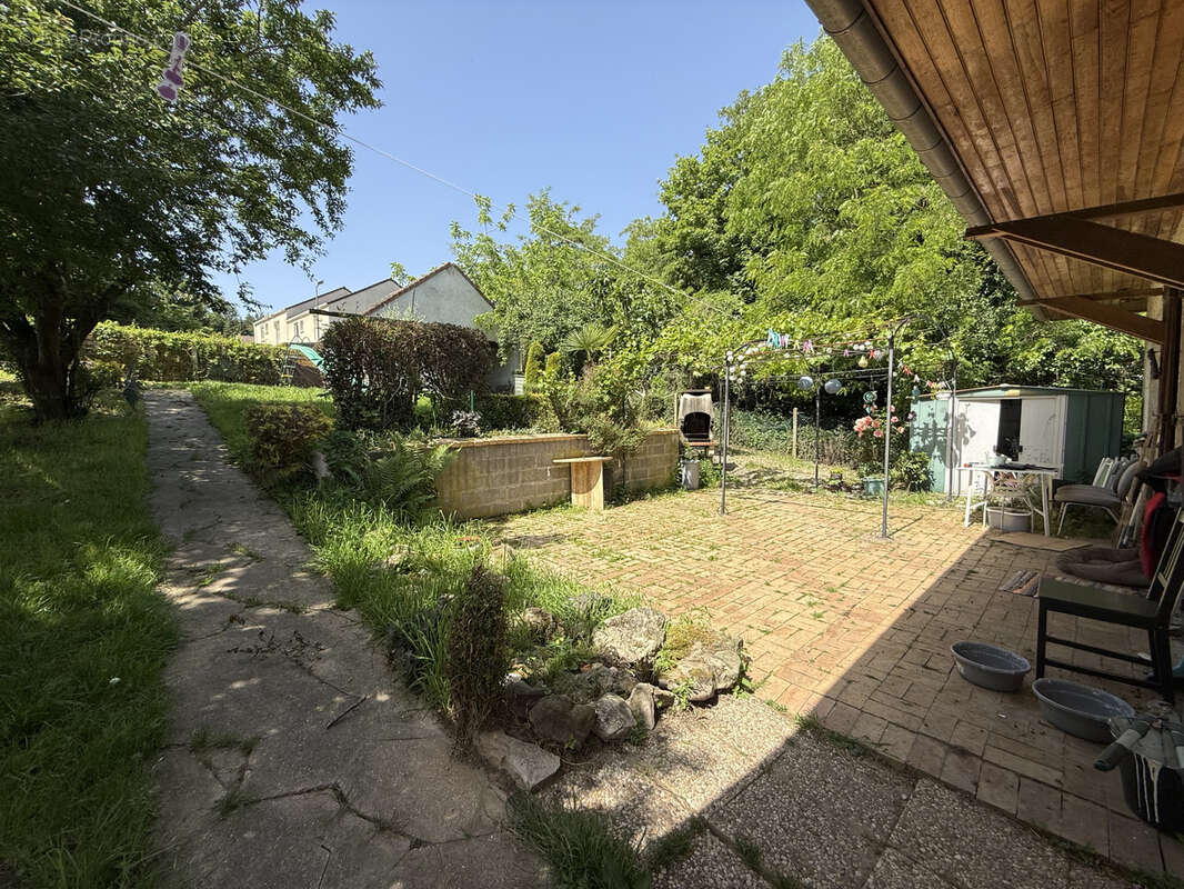 Maison à JOUY-LE-MOUTIER
