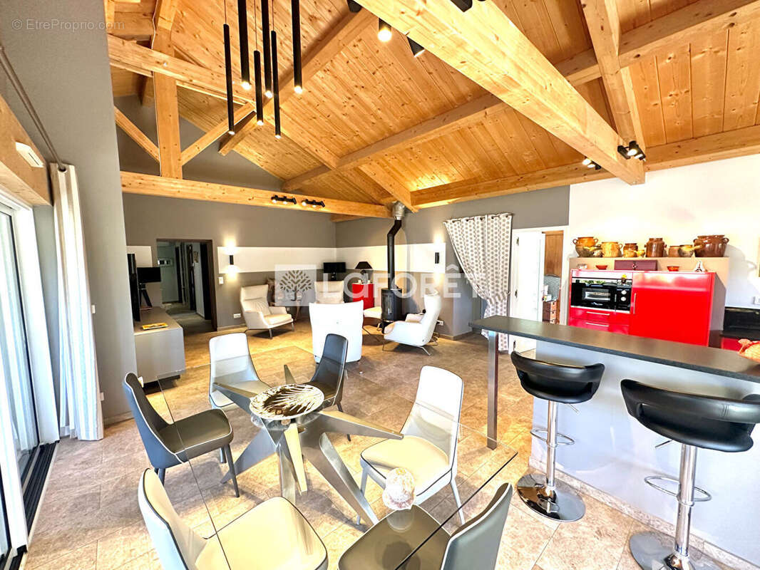 Maison à SAINT-JEAN-DU-BRUEL