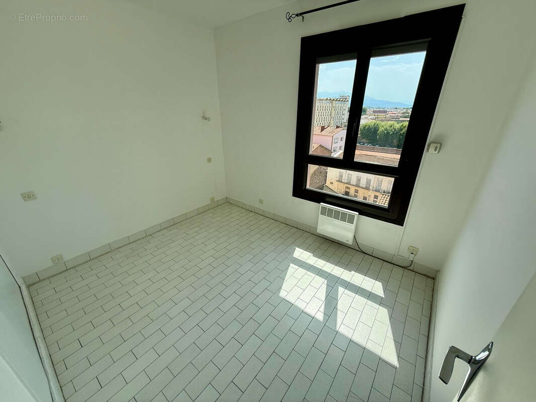 Appartement 2 pièces 7ème et dernier étage - Parking et cave privés - photo 6