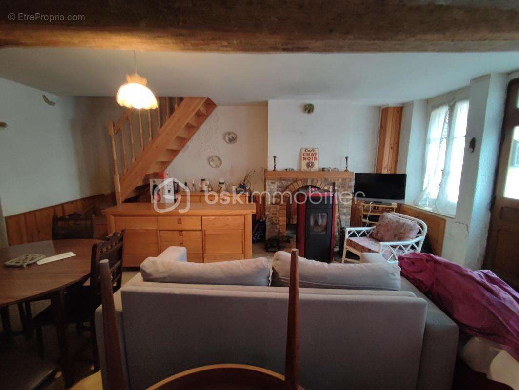 Maison à VILLENEUVE-L&#039;ARCHEVEQUE