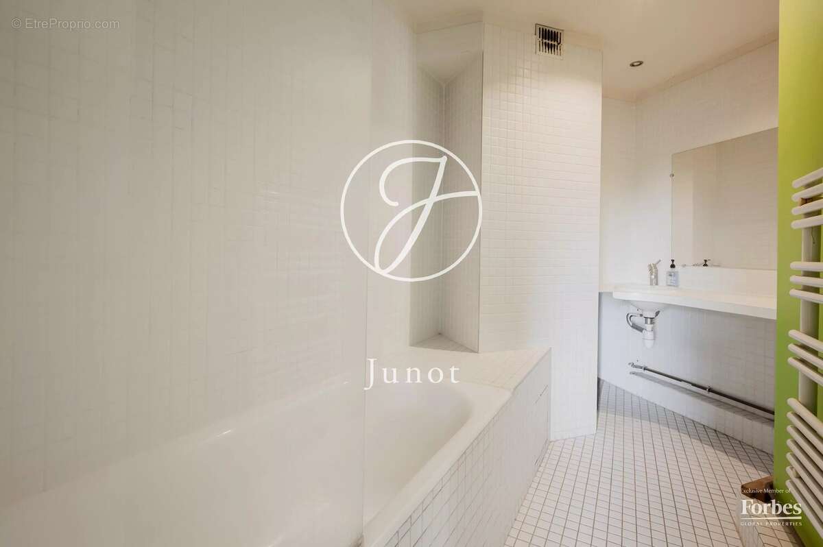 Paris 16e - GARIGLIANO - Appartement type duplex à vendre - 5 pièces - 177,93m² Carrez - 4 chambres - 2 Balcons - Lumineux. - photo 20