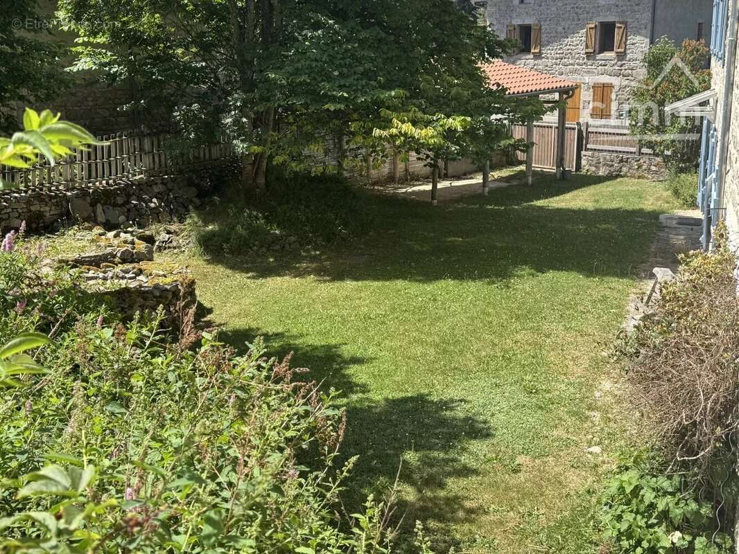 Corps de ferme en pierre rénové avec jardin arboré et dépendances - photo 49