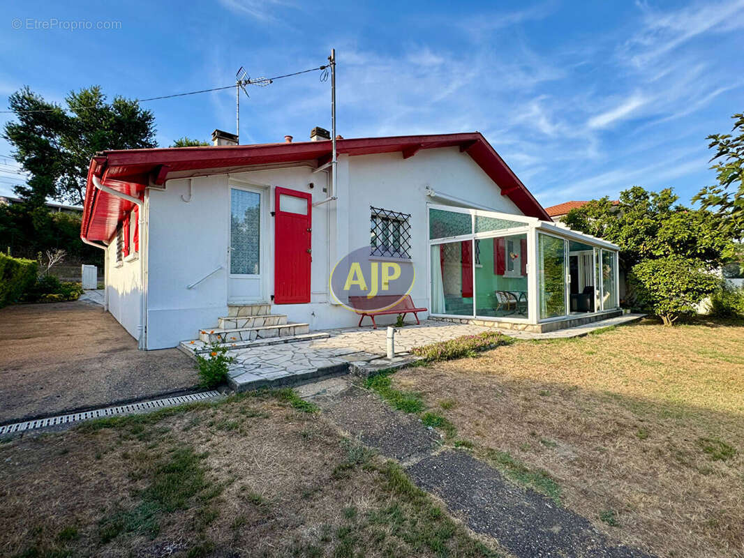 Maison individuelle de plain-pied avec jardin paysagé et beau potentiel - photo 10