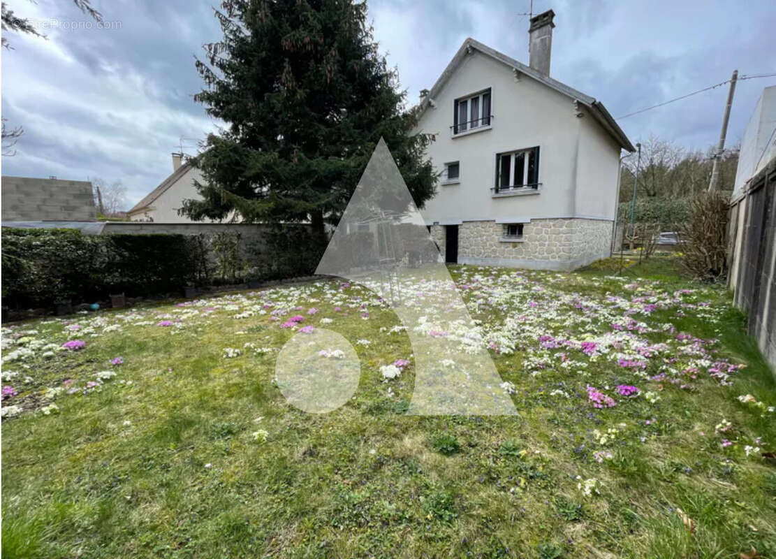 Terrain à OZOIR-LA-FERRIERE