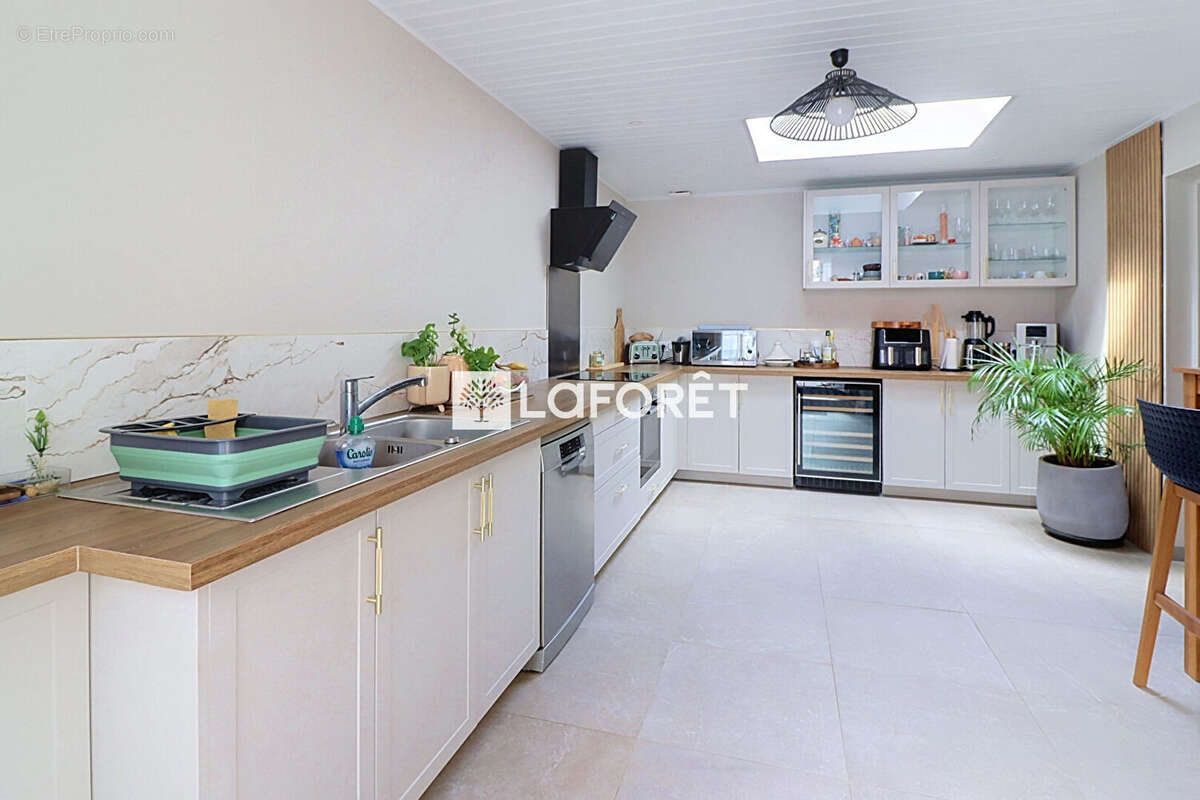 Maison de Bourg en pierre La Jarrie 5 pièces 112 m² - photo 6