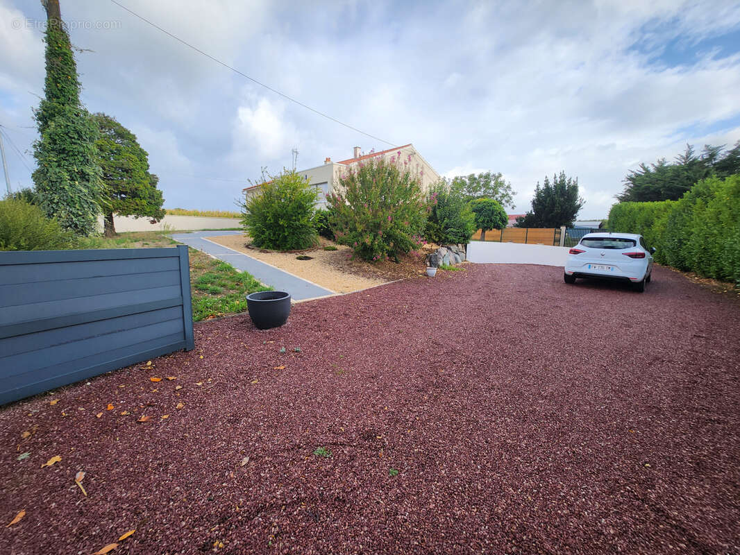 Maison à LES MAGNILS-REIGNIERS