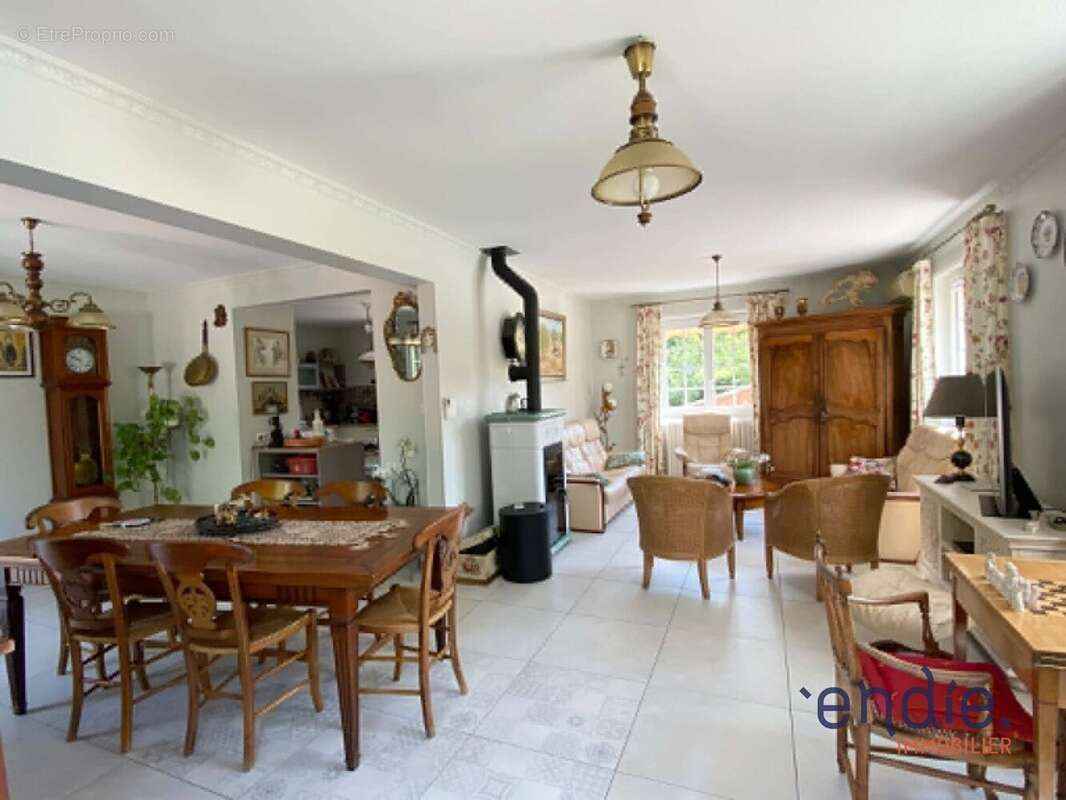 Maison 209 m² à Dompierre-Sur-Besbre  - photo 4