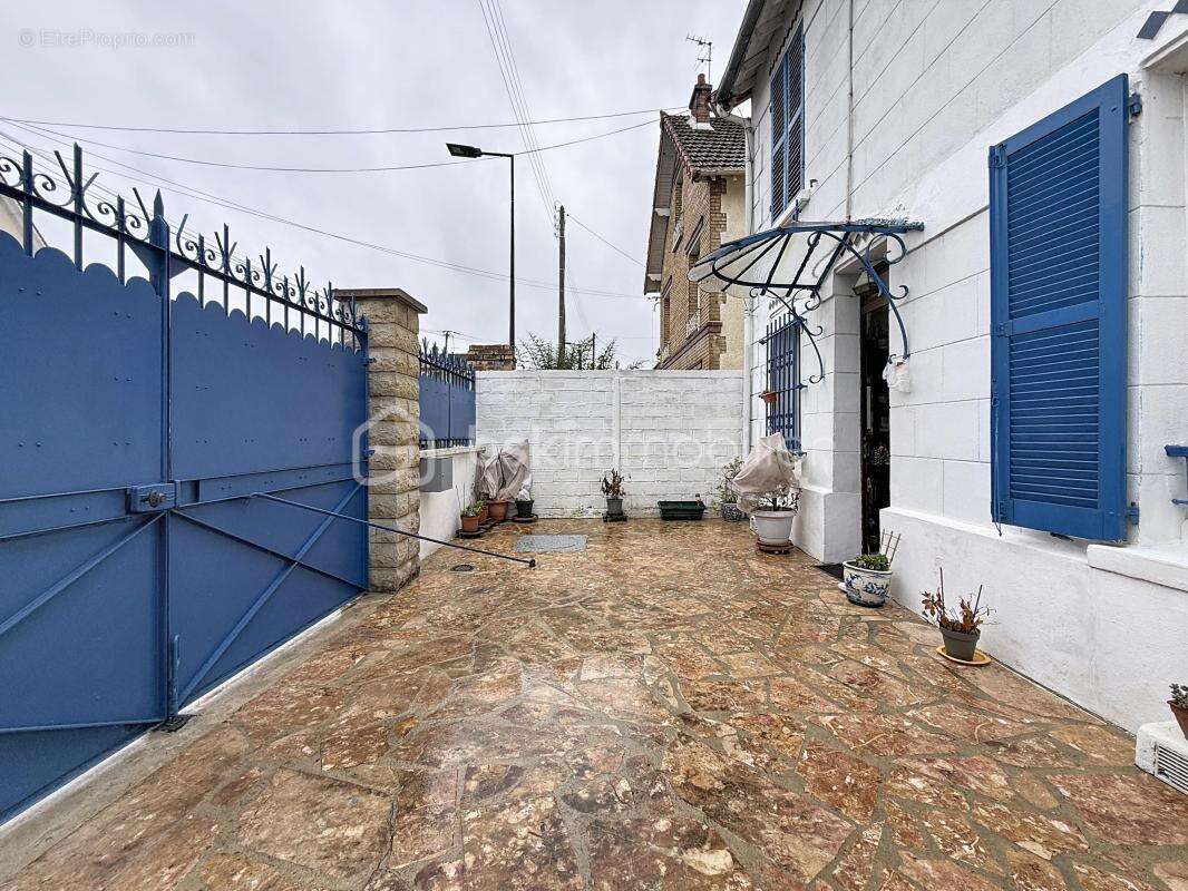 Maison à SARTROUVILLE