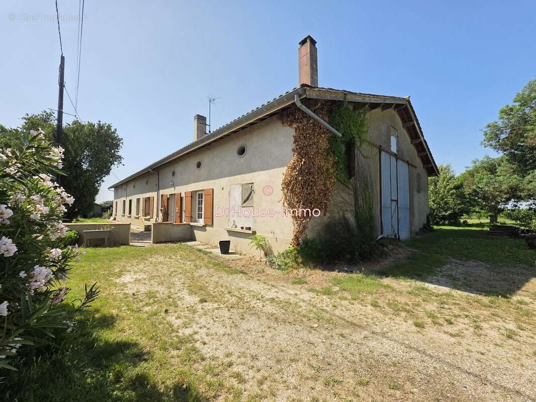 Maison à VIRAZEIL