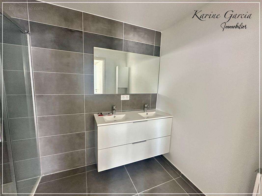 Six fours les plages - construction recente - appartement de type 3 -  68 m2 - terrain 54 m² - parking en sous sol - photo 11